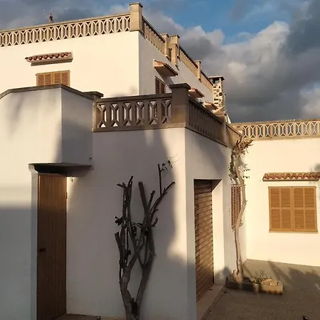 Des Troncs Dom wakacyjny Cala Llombards